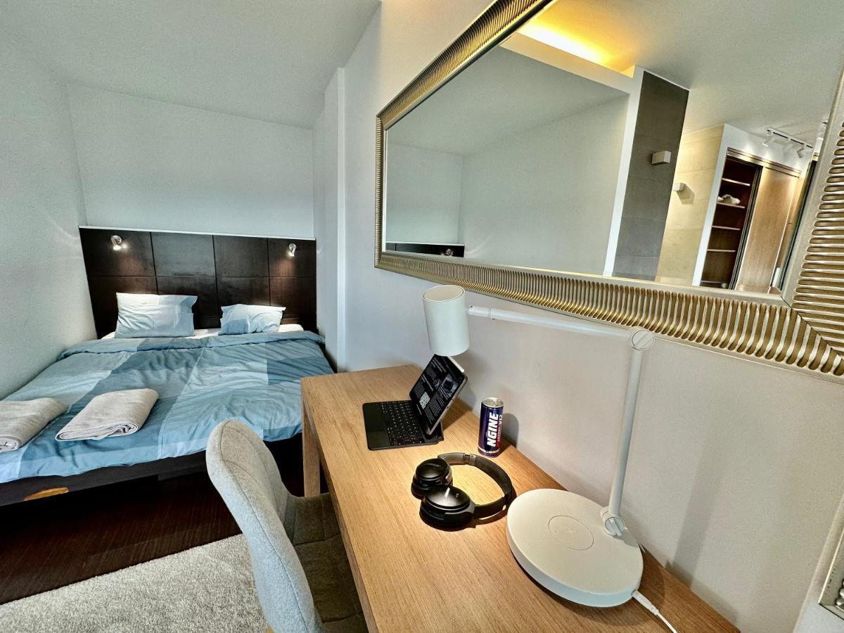 ורשה Top Metro X2 Fast Wifi 400 Mbs 70'Tv Netflix Hbo Max Appletv+ Disney+ מראה חיצוני תמונה
