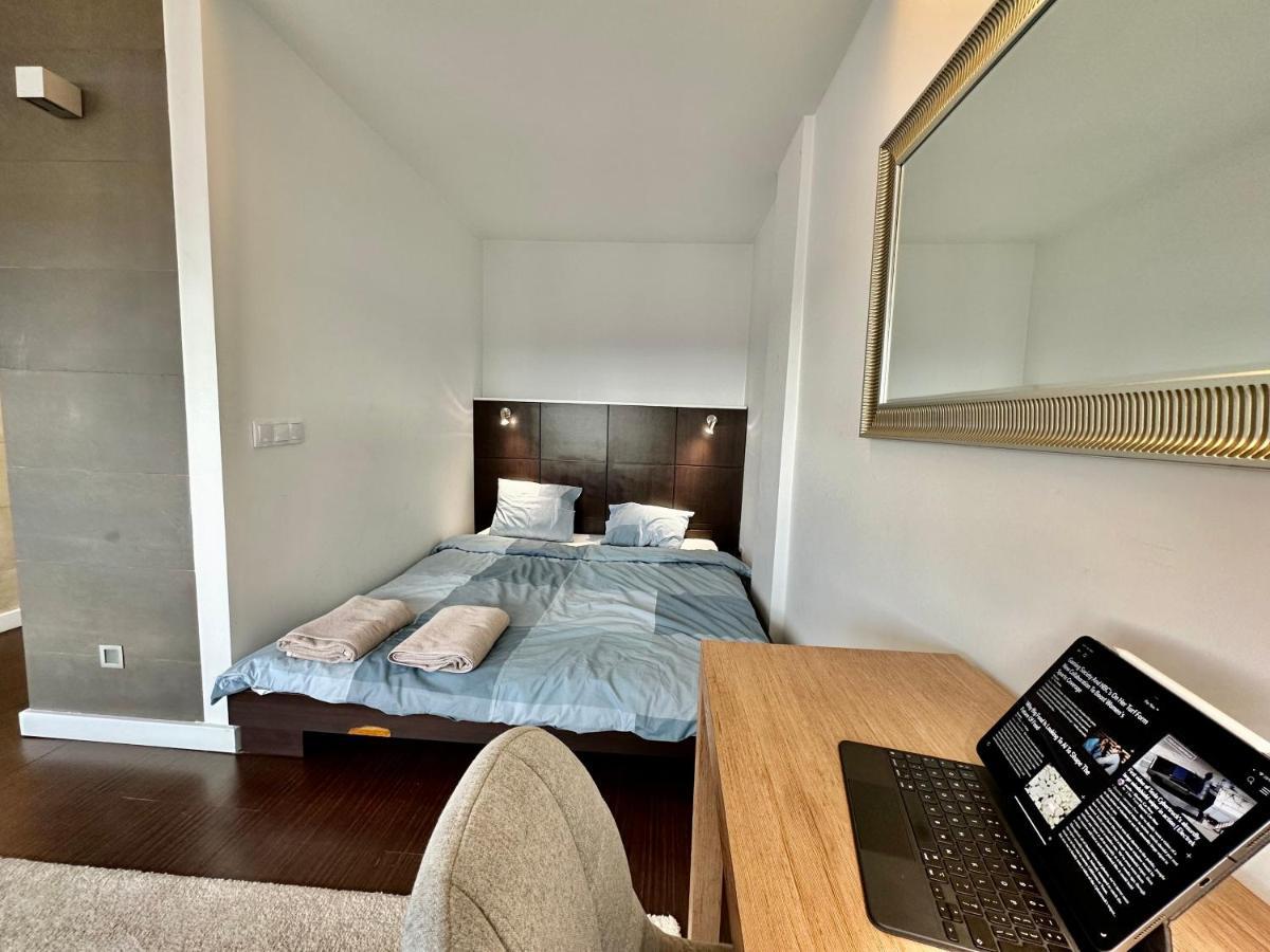 ורשה Top Metro X2 Fast Wifi 400 Mbs 70'Tv Netflix Hbo Max Appletv+ Disney+ מראה חיצוני תמונה